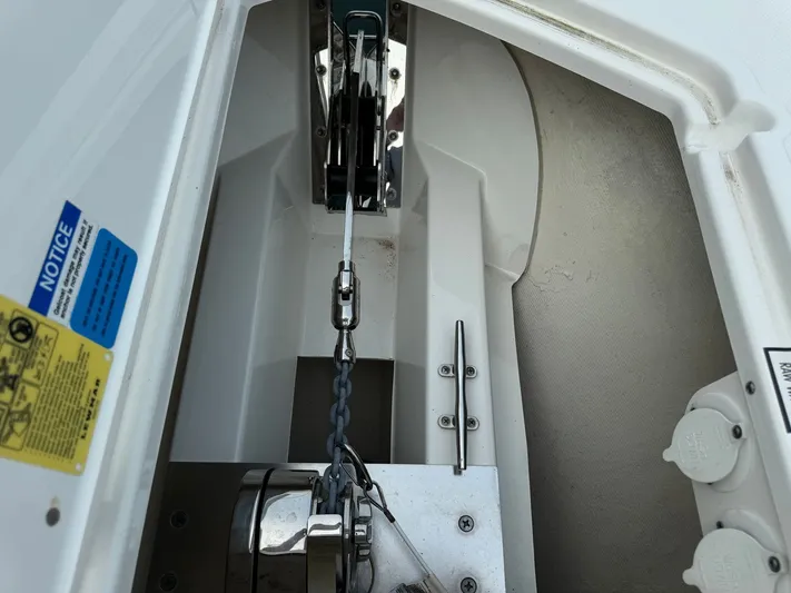  Yacht Photos Pics 2019 PURSUIT 365 DC - Image 8