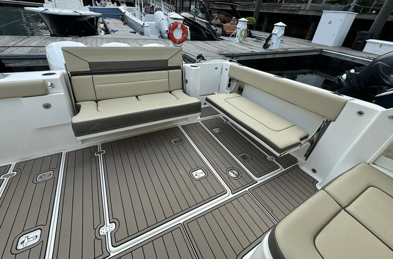  Yacht Photos Pics 2019 PURSUIT 365 DC - Image 29