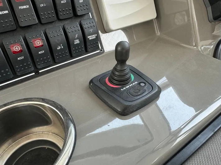  Yacht Photos Pics 2019 PURSUIT 365 DC - Image 15