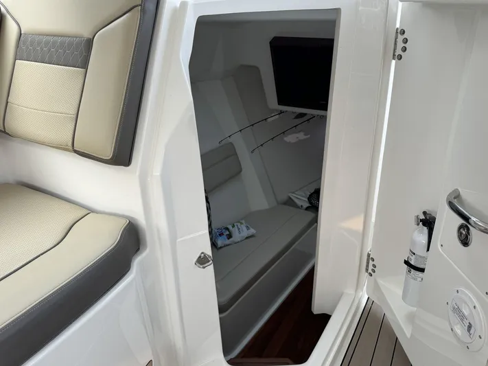  Yacht Photos Pics 2019 PURSUIT 365 DC - Image 33