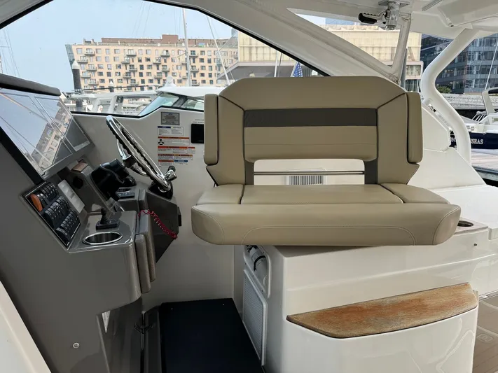  Yacht Photos Pics 2019 PURSUIT 365 DC - Image 20