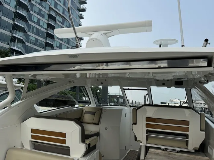  Yacht Photos Pics 2019 PURSUIT 365 DC - Image 9