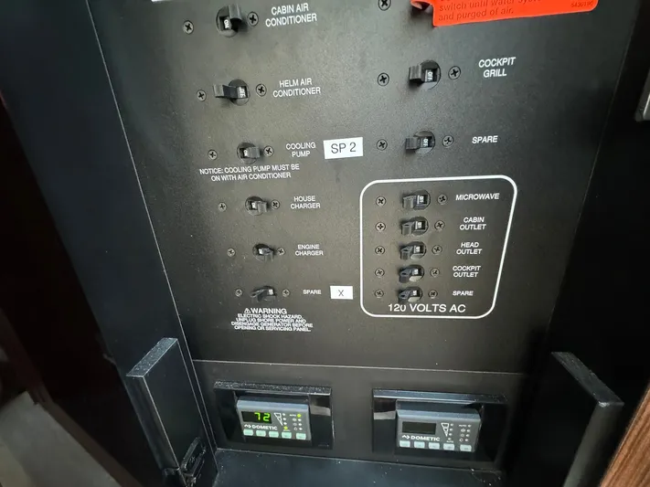  Yacht Photos Pics 2019 PURSUIT 365 DC - Image 38