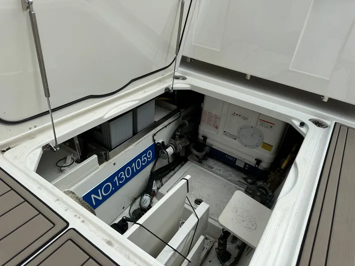  Yacht Photos Pics 2019 PURSUIT 365 DC - Image 41