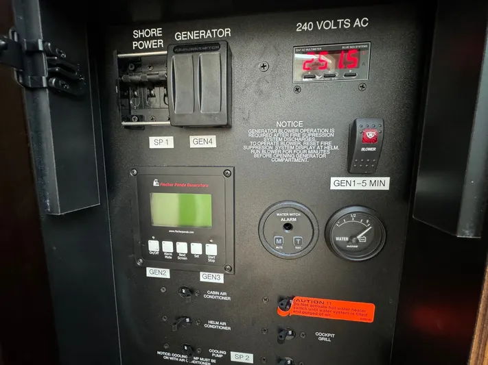  Yacht Photos Pics 2019 PURSUIT 365 DC - Image 37