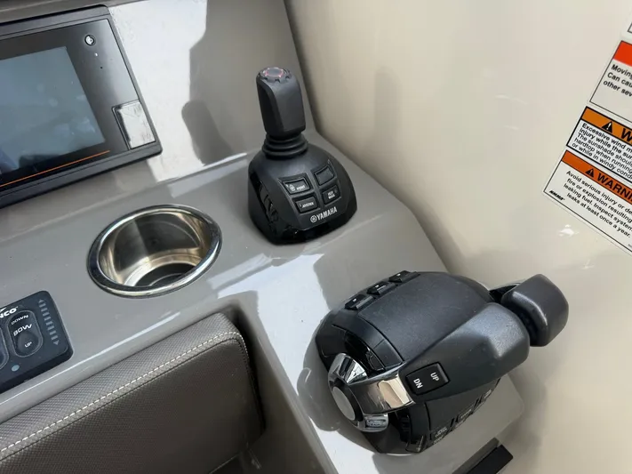  Yacht Photos Pics 2019 PURSUIT 365 DC - Image 14