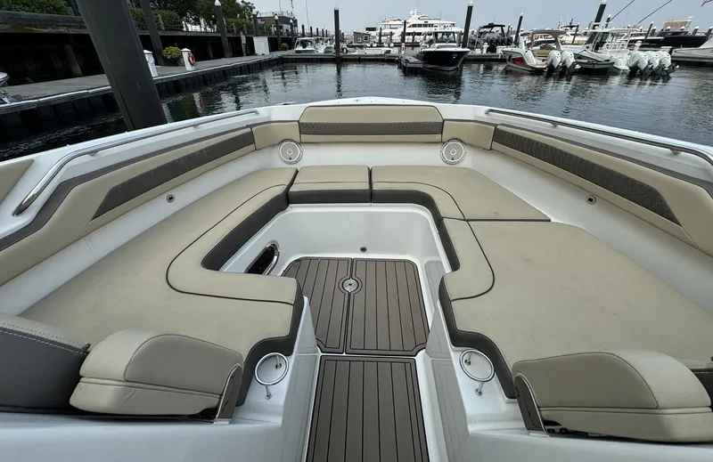  Yacht Photos Pics 2019 PURSUIT 365 DC - Image 5