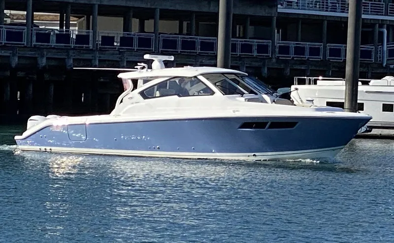 Yacht Photos Pics 2019 PURSUIT 365 DC - Image 1