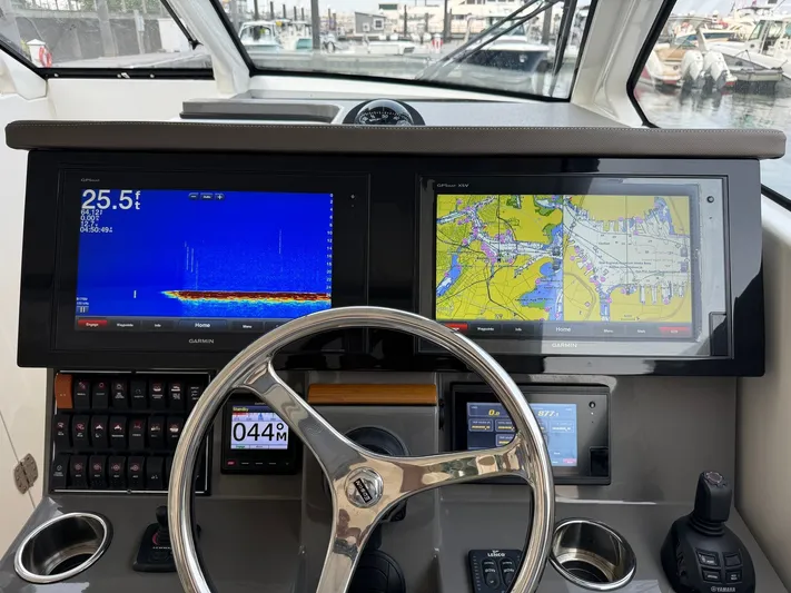  Yacht Photos Pics 2019 PURSUIT 365 DC - Image 12