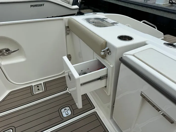  Yacht Photos Pics 2019 PURSUIT 365 DC - Image 31