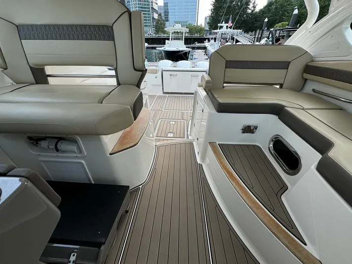  Yacht Photos Pics 2019 PURSUIT 365 DC - Image 23