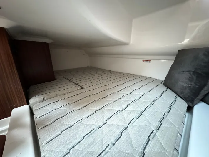  Yacht Photos Pics 2019 PURSUIT 365 DC - Image 35