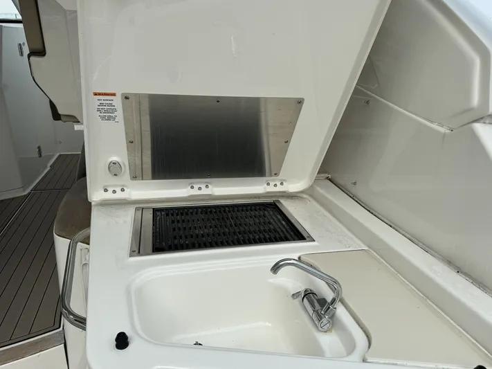  Yacht Photos Pics 2019 PURSUIT 365 DC - Image 27