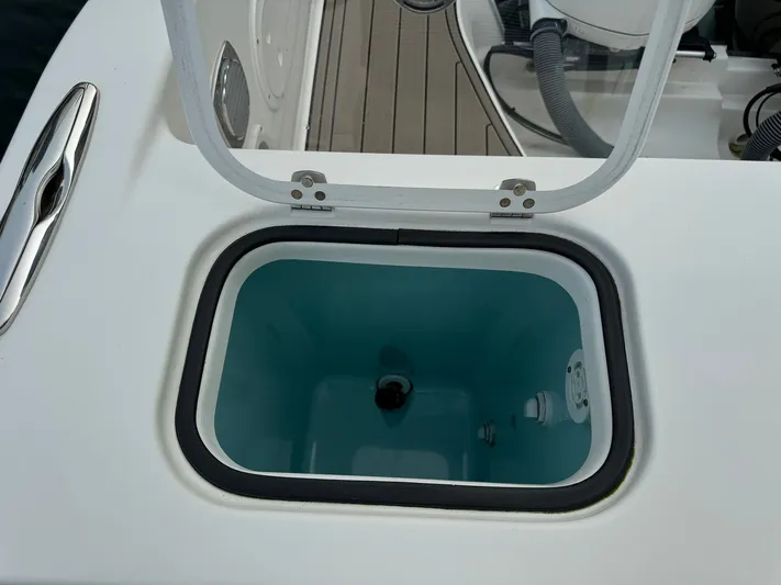  Yacht Photos Pics 2019 PURSUIT 365 DC - Image 32