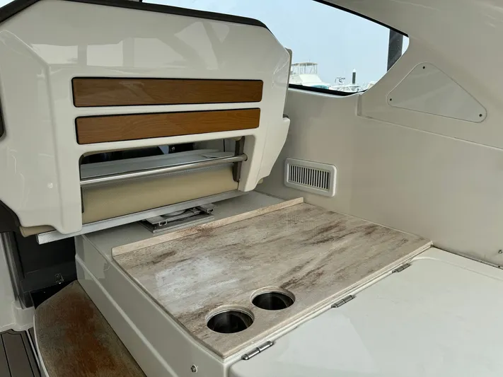  Yacht Photos Pics 2019 PURSUIT 365 DC - Image 24