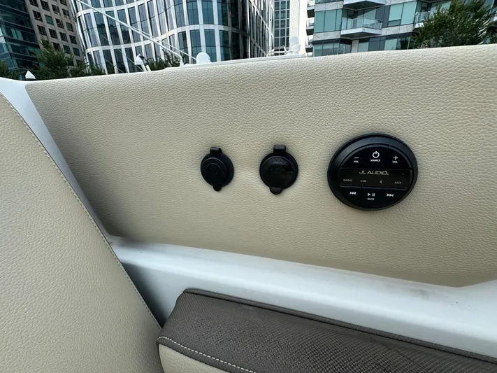  Yacht Photos Pics 2019 PURSUIT 365 DC - Image 7