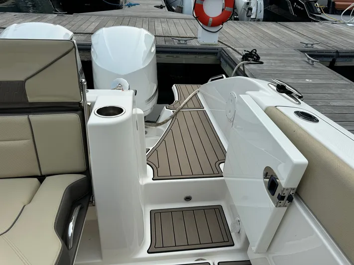  Yacht Photos Pics 2019 PURSUIT 365 DC - Image 42