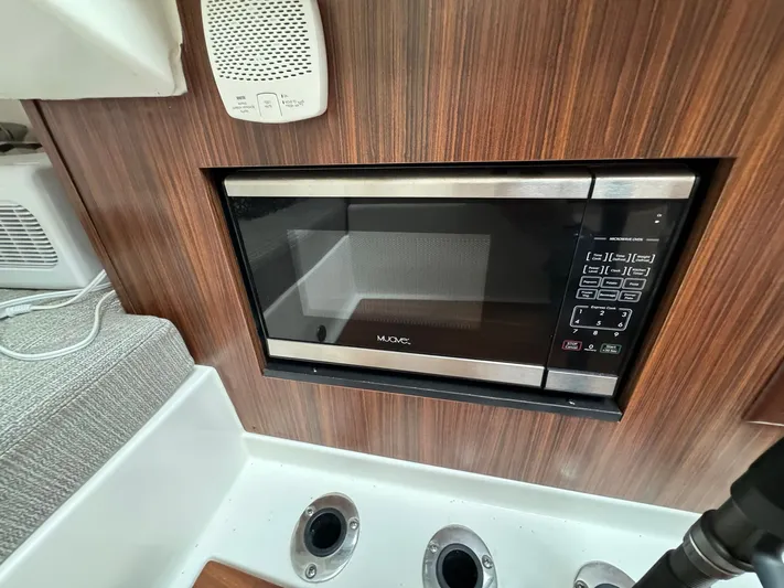  Yacht Photos Pics 2019 PURSUIT 365 DC - Image 36