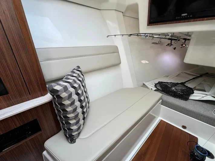  Yacht Photos Pics 2019 PURSUIT 365 DC - Image 34