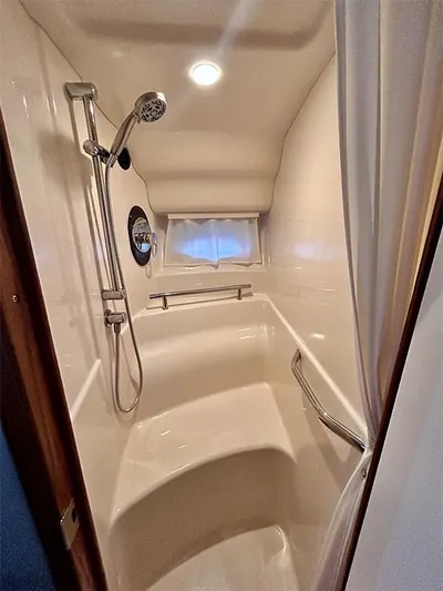 Cayetana Yacht Photos Pics Shower area in 2004 Sea Ray 390 Sundancer yacht with modern fixtures and porthole window.