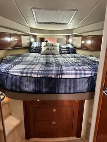 Cayetana Yacht Photos Pics 2004 Sea Ray 390 Sundancer cabin with plaid bedding and decorative pillow.