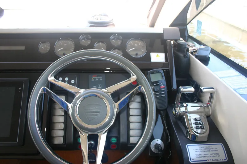 Laissez-faire Yacht Photos Pics Helm