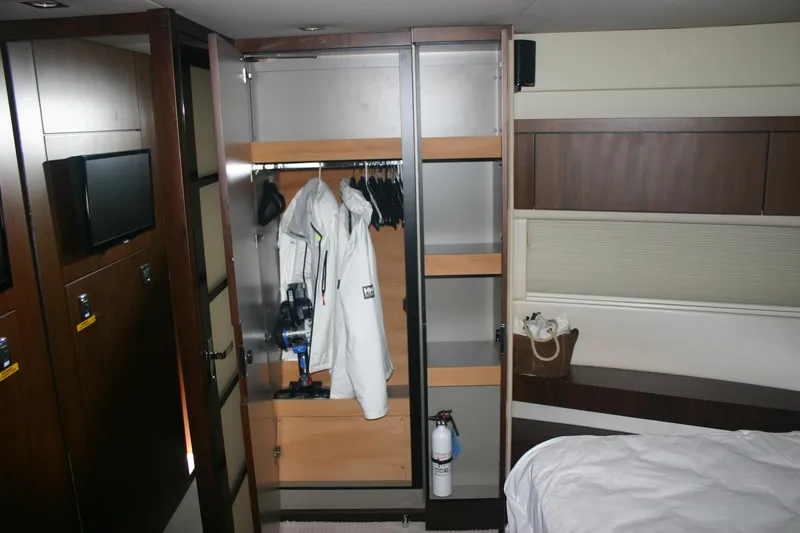 Laissez-faire Yacht Photos Pics Master Closet