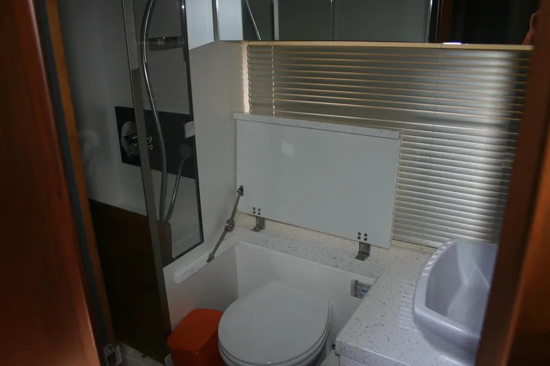 Laissez-faire Yacht Photos Pics Head