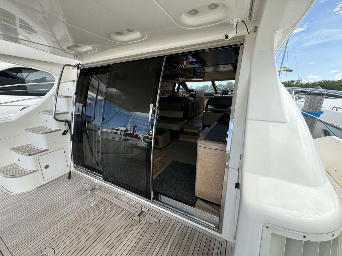 2013 Azimut 64 