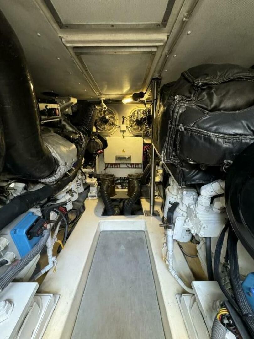 2013 Azimut 64 