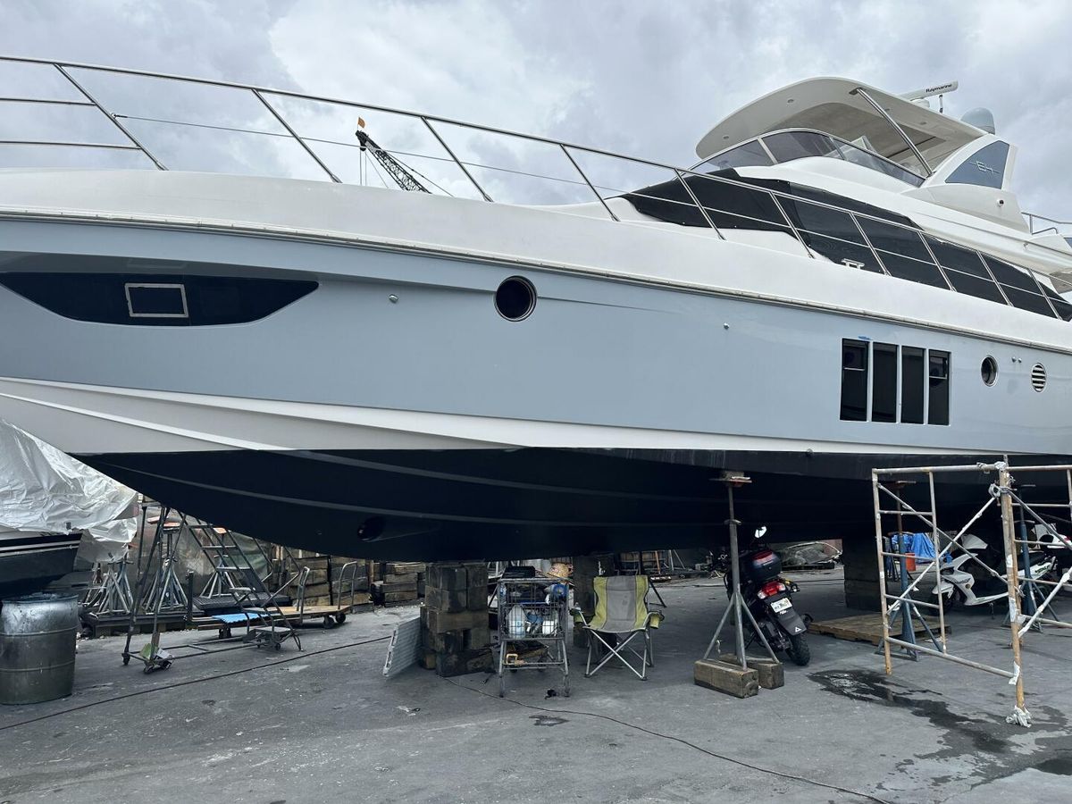 2013 Azimut 64 