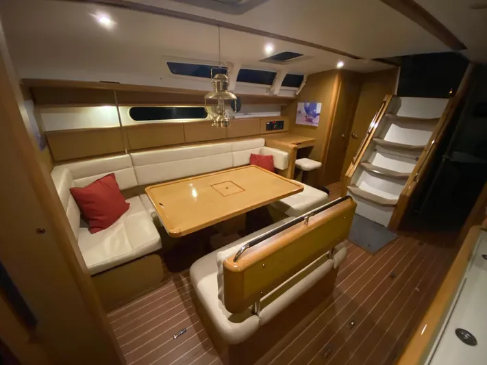 Flyer Yacht Photos Pics Interior of Jeanneau Sun Odyssey 44i yacht, year 2010.