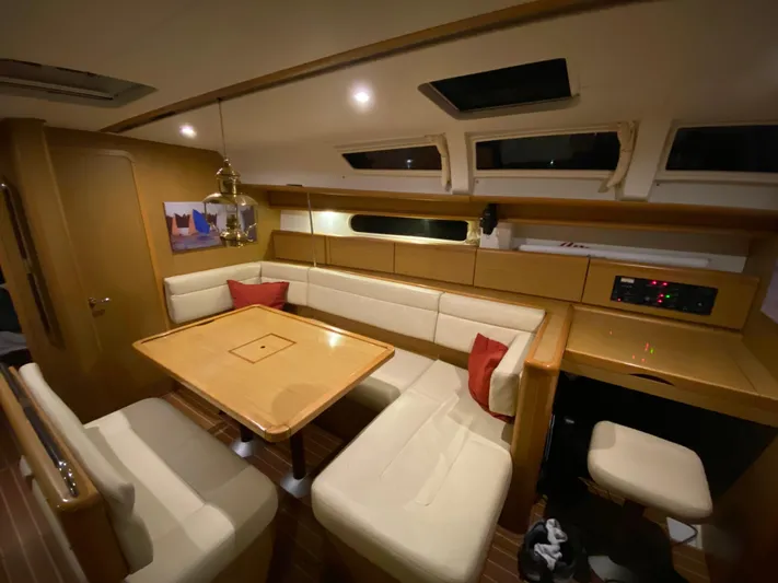 Flyer Yacht Photos Pics Interior of Jeanneau Sun Odyssey 44i yacht, 2010 model.