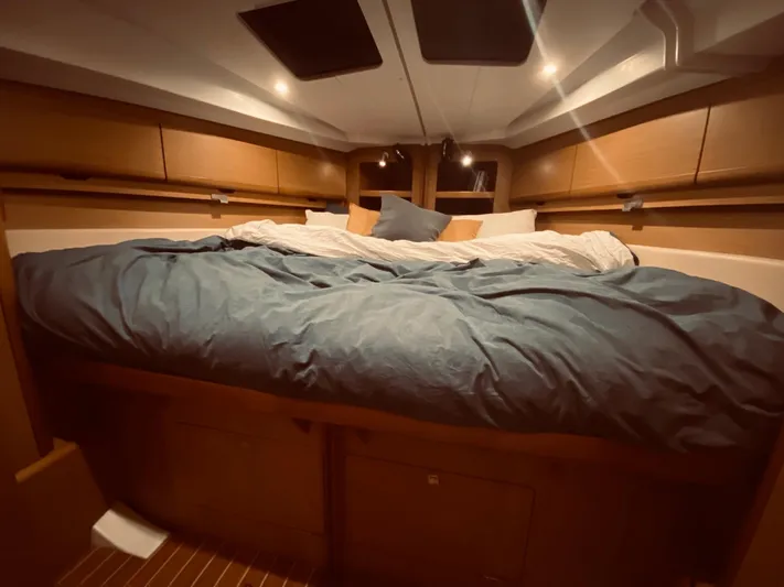 Flyer Yacht Photos Pics Cozy cabin of Jeanneau Sun Odyssey 44i, 2010 model.