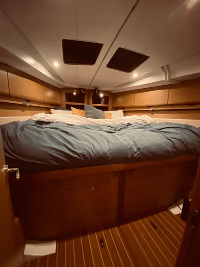 Flyer Yacht Photos Pics Interior of Jeanneau Sun Odyssey 44i yacht, 2010 model.