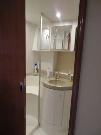Nepenthe Yacht Photos Pics Bathroom interior of 2003 Carver 366 Motor Yacht with sink and mirror.