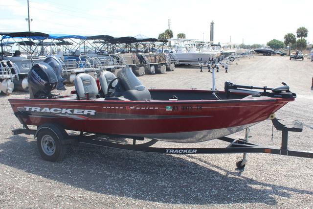 SUPER GUIDE V-16 SC - TRACKER Deep V Fishing Boat