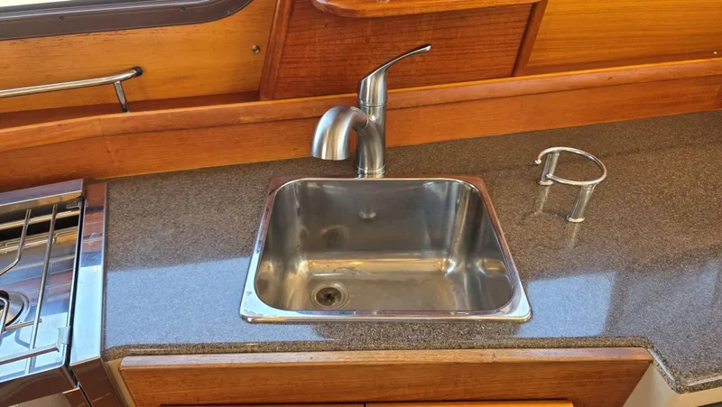 Dizzy Alice Yacht Photos Pics 