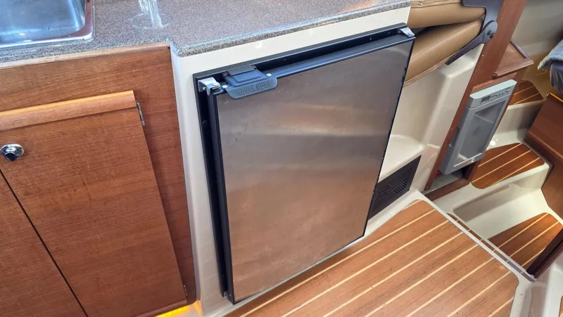 Dizzy Alice Yacht Photos Pics 