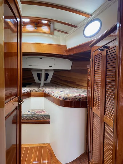 "warm Rain Ii" Yacht Photos Pics Luxurious 1992 Custom Bruce King yacht interior with wood finish and cozy sleeping area.