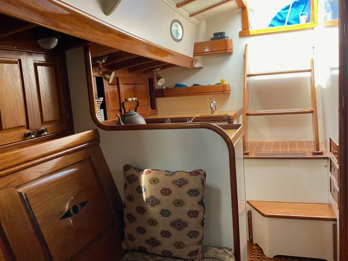 "warm Rain Ii" Yacht Photos Pics Cozy 1992 Bruce King custom boat interior with wooden finishes and nautical decor.