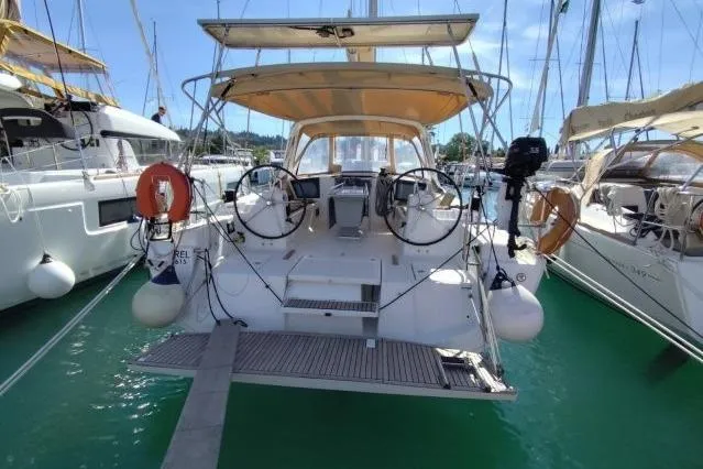 Kestrel Yacht Photos Pics Oceanis 41.1