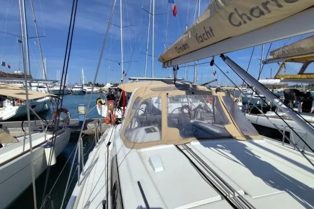 Kestrel Yacht Photos Pics Oceanis 41.1