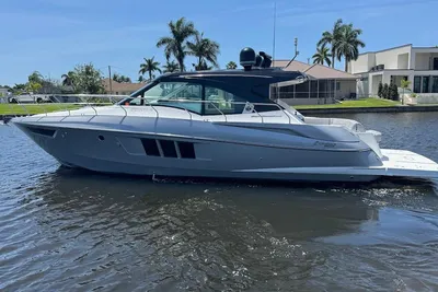 Cruisers Yachts 45 Cantius Black Diamond