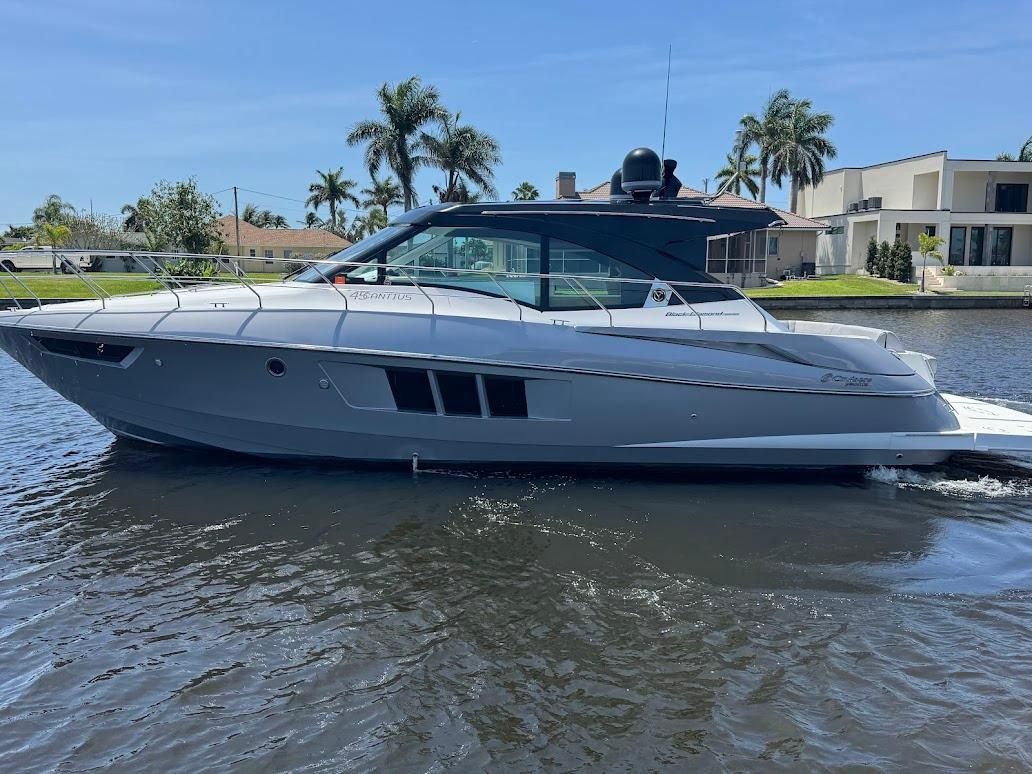 2014 Cruisers Yachts 45 