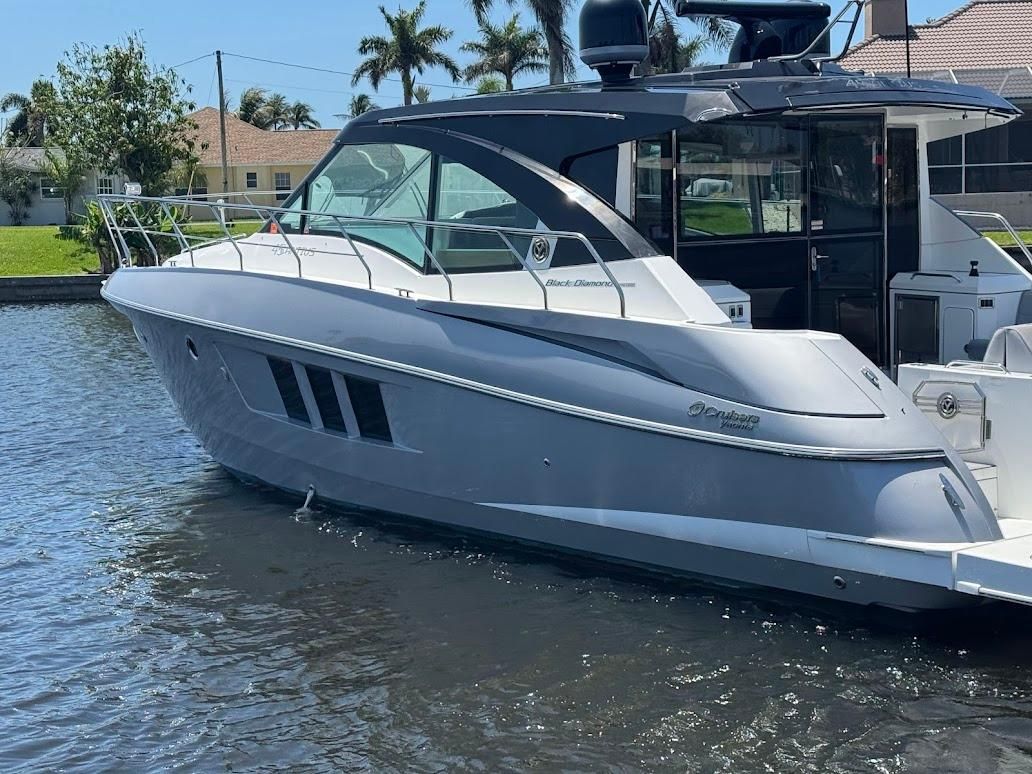 2014 Cruisers Yachts 45 