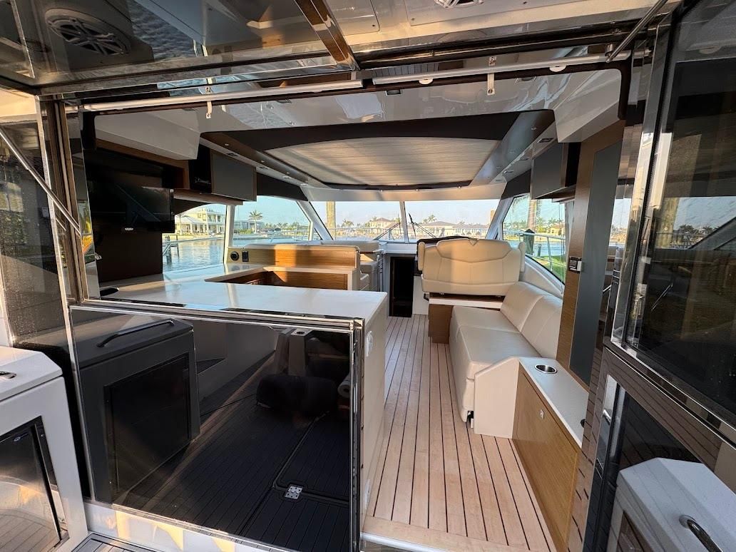 2014 Cruisers Yachts 45 