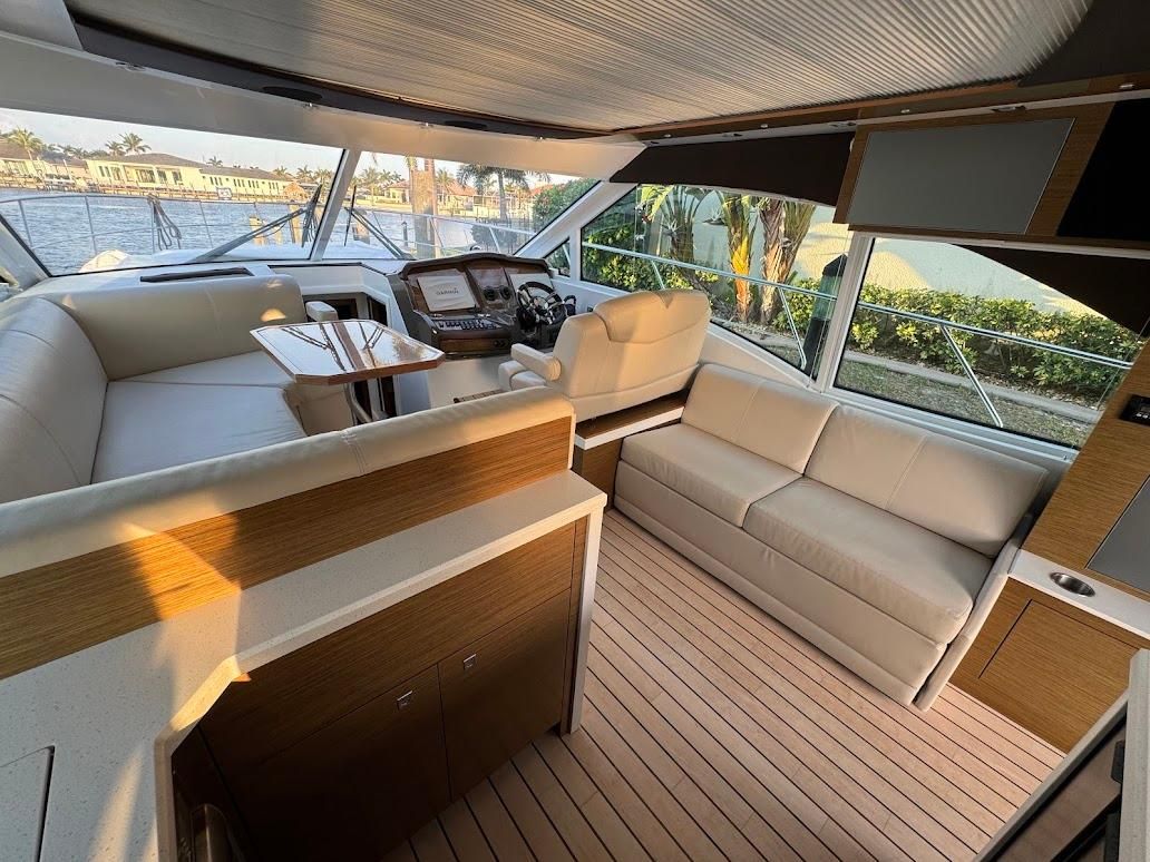 2014 Cruisers Yachts 45 