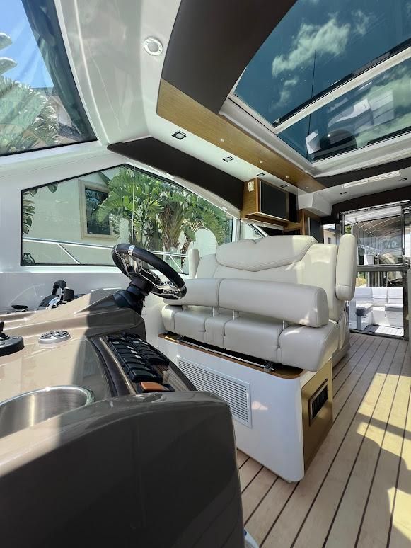 2014 Cruisers Yachts 45 