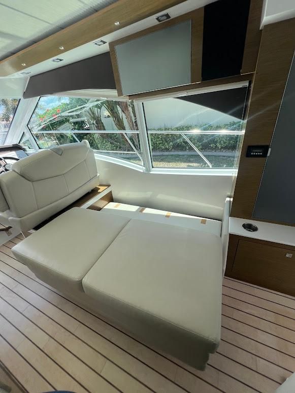 2014 Cruisers Yachts 45 